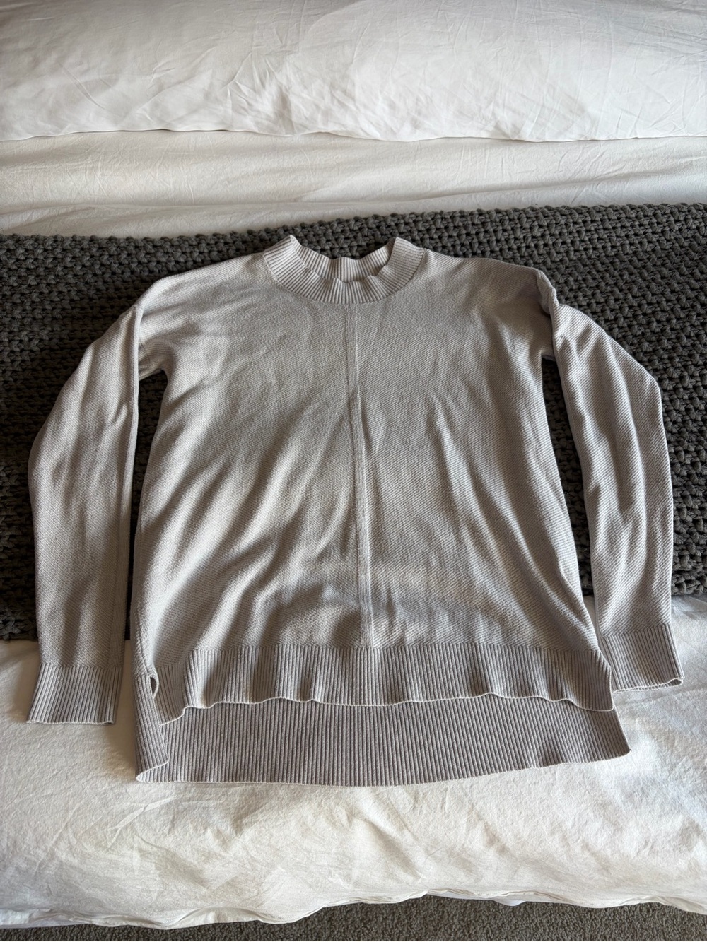Cyrus Women's Light Gray Scoop-Neck Knit Sweater